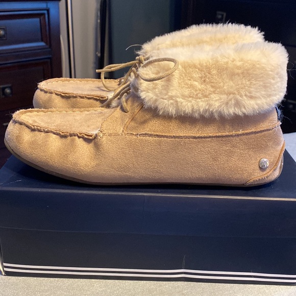 Adorable lace-up moccasins - Picture 3 of 9